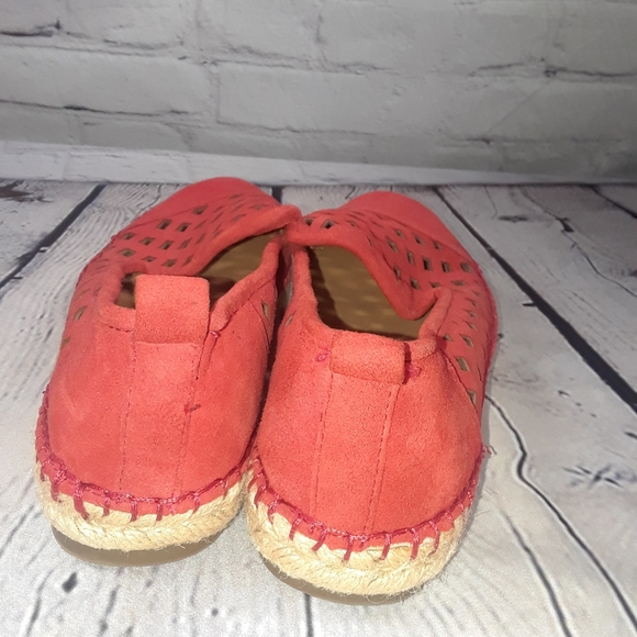 Shoes - Picture 2 of 5